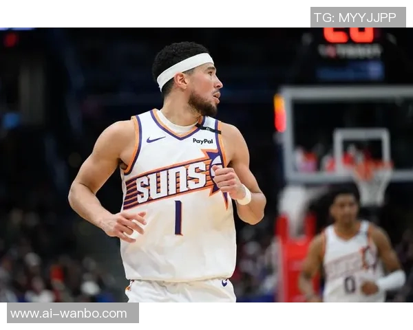 布克半场表现稳定9投4中砍下13分外加1篮板3助攻1抢断助力球队争胜